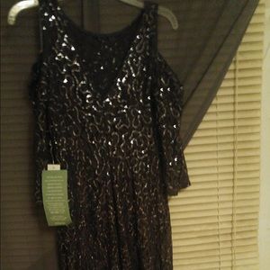 Formal dress SIZE 6 TAGS STILL ON